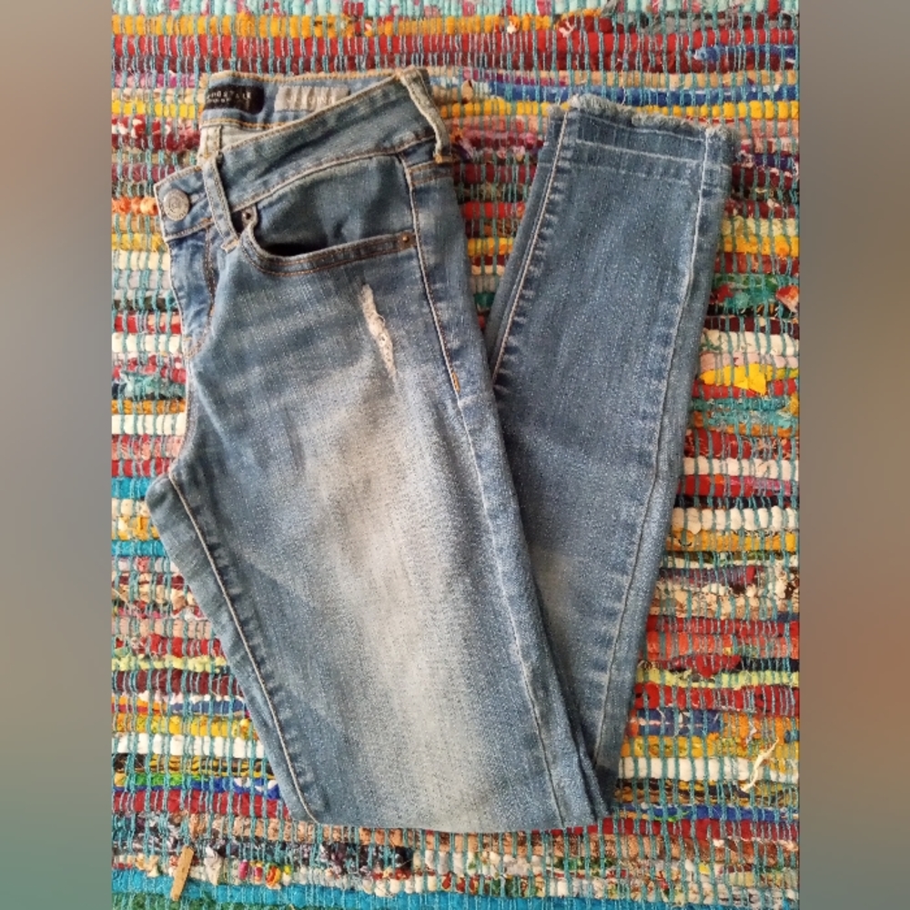 Aeropostale Medium Wash Distressed Jeggings Size 0